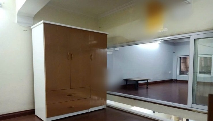CHO THUÊ CĂN HỘ TẬP THỂ TẦNG 1 NGUYỄN CHÍ THANH, 72M2, TẦNG 1, 2 NGỦ, 1 WC, 8 TRIỆU